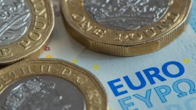 EUR/GBP rebounds from 0.8400, but remains sharply lower