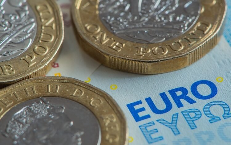 EUR/GBP rebounds from 0.8400, but remains sharply lower