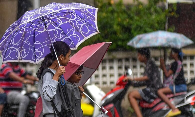 Monsoon tracker: IMD issues yellow alert for heavy rains in Mumbai, Thane, Raigad for next 24 hours; check details