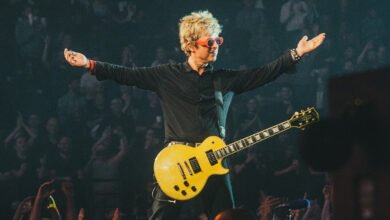 “One of his guitar geek dreams was to play this guitar”: Billie Joe Armstrong just played Steve Jones’ iconic Sex Pistols Les Paul – which recently sold for $390,000 – with Green Day in Paris