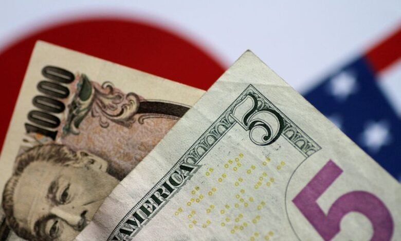 Steady dollar sends yen to the brink of 160