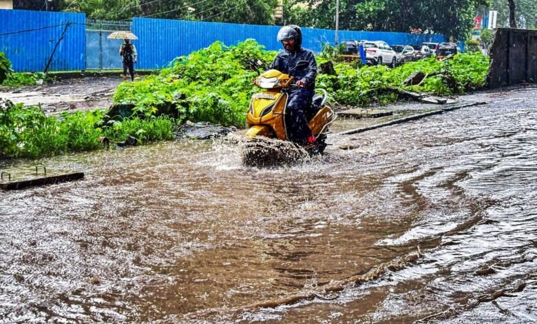 Mumbai rains LIVE Updates: Heavy showers disrupt traffic, rescheduled trains, high tide warning and more here