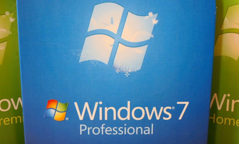 Watch this modder convert Windows 10 to Windows 7 in 17 minutes