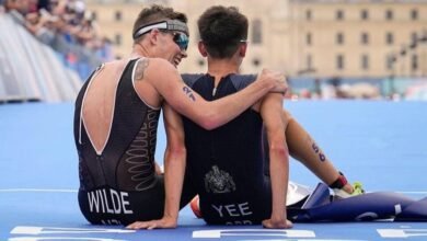 Revealed: What Hayden Wilde said to Alex Yee during their viral moment on triathlon’s blue carpet at Paris 2024