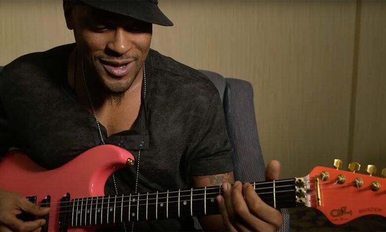 “We had an instant kinship… the first thing he did was give me a couple of guitars”: Elusive neo-soul artist D’Angelo flexes his guitar skills on a G&L Superstrat given to him by a music icon in newly discovered interview footage