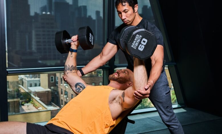 How You Should Actually Spot Upper Body Lifts