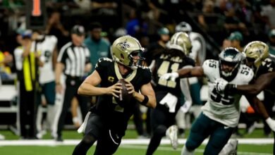 Saints’ Derek Carr Suffers Oblique Injury, Exits Game vs. Patrick Mahomes, Chiefs