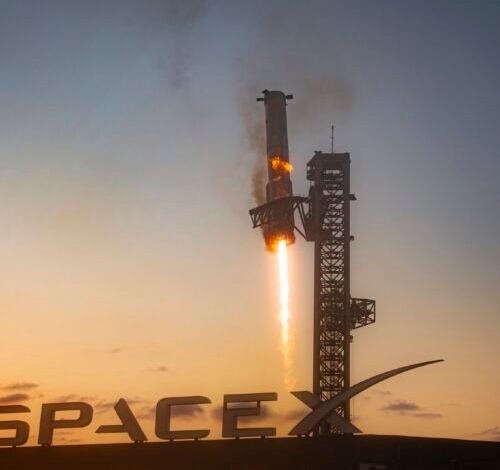 Rocket Report: Bloomberg calls for SLS cancellation; SpaceX hits century mark