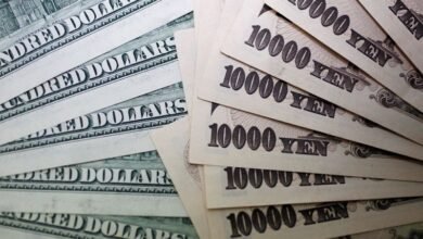 Yen struggles before BOJ decision; dollar steady ahead of jobs data