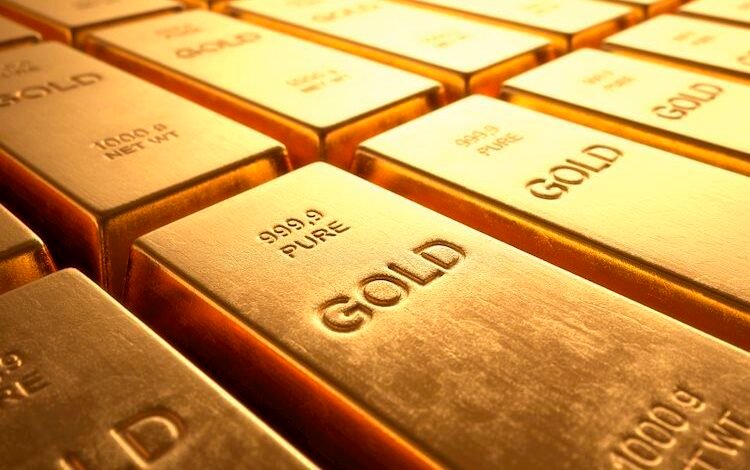 Gold edges lower on continued post-election fallout, higher interest rate expectations