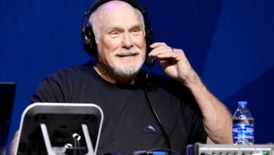 Terry Bradshaw Publicly Confesses $140,000 Lie to Jimmy Johnson as FOX Broadcaster Exposes Reality of New Career