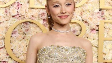 Wicked’s Ariana Grande channeled her inner Glinda—and Audrey Hepburn—on the 2025 Golden Globes red…