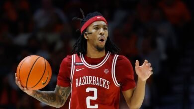 Report: Arkansas’ Boogie Fland Out for Rest of 2024-25 CBB Season with Hand Injury